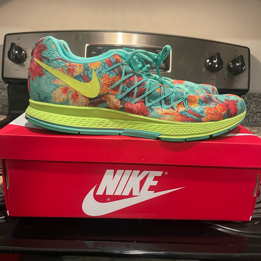 Nike Peagusus 32  Nike ID Sz 12